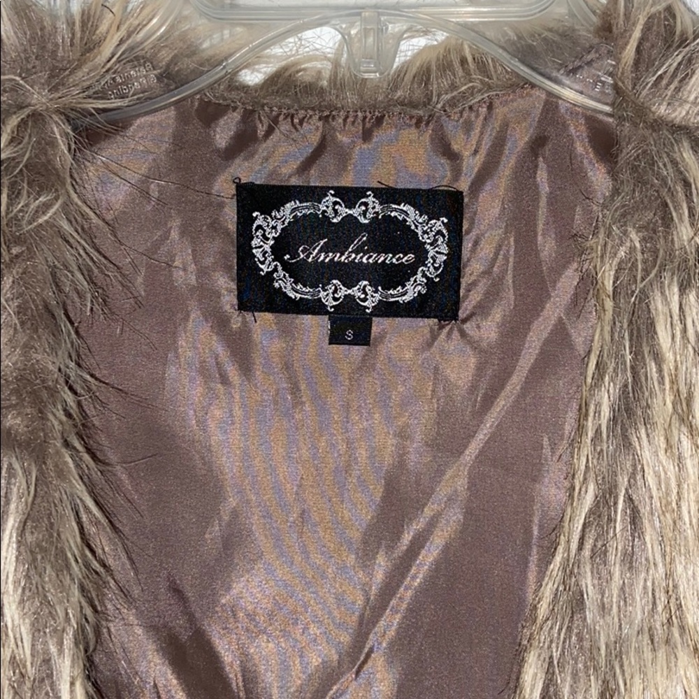 Faux Fur Vest - Picture 2 of 4